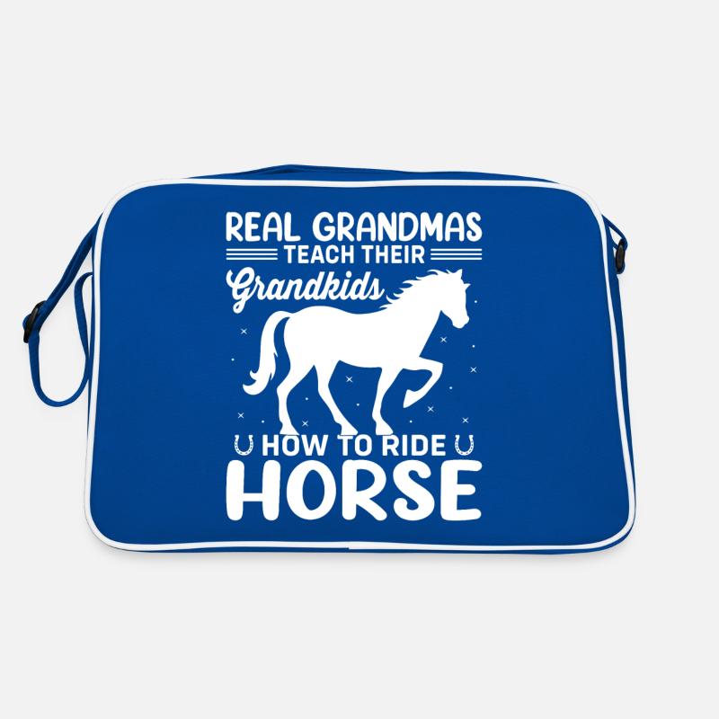 Echte Omas bringen ihren Enkeln das Reiten bei - Retro Tasche