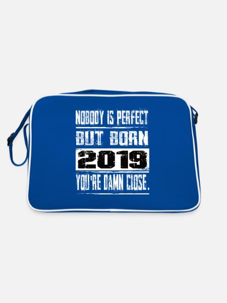 Personne n’est parfait mais né 2019 anniversaire - Sac Retro - bleu/blanc - Dos