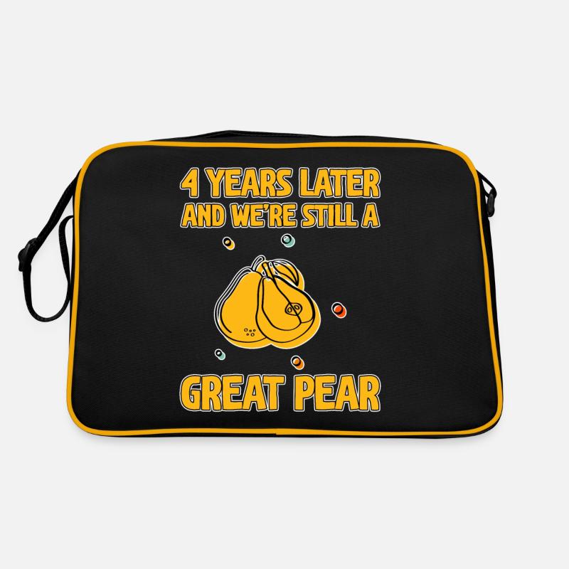 4 Years Later And We're Still A Great Pear 2 Retro Tasche