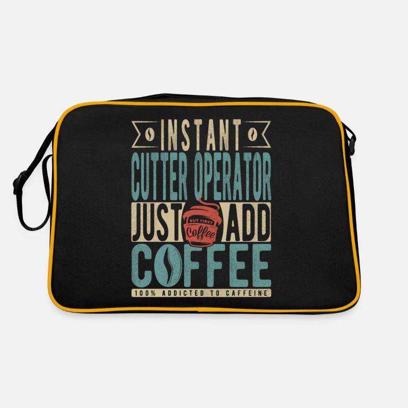 L’opérateur de coupeur instantané ajoute simplement du café Sac Retro