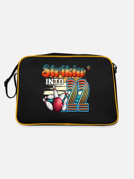 Strikin' Into 22 Bowling Bowler 22. Geburtstag - Retro Tasche - Schwarz/Gold - Hinten