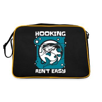 Hooking Ain't Easy Hochseeangler Fliegenfischer - Retro Tasche - Schwarz/Gold - Hinten