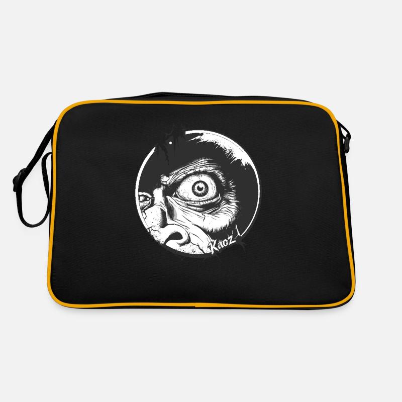 Un œil jette un coup d’œil à travers le trou Sac Retro