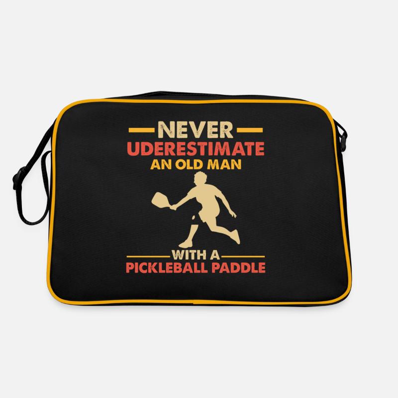 Pickleball Never Underestimate An Old Man With A P Retro Tasche