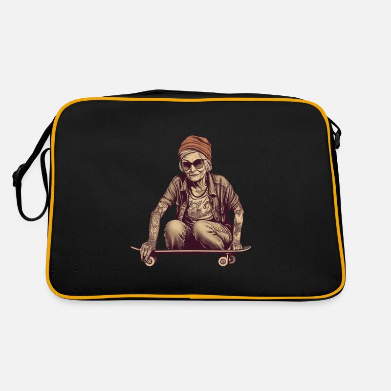 Coole tätowierte Best Ager Frau mit Skateboard - Retro Tasche - Schwarz/Gold