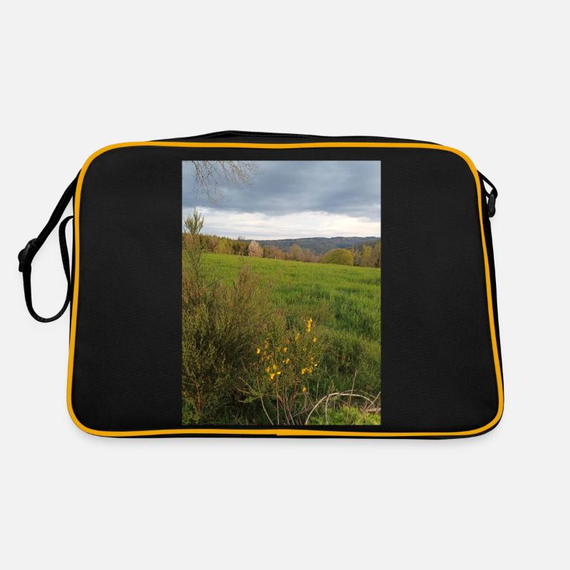 Field under a grey sky - Retro Bag - black/gold