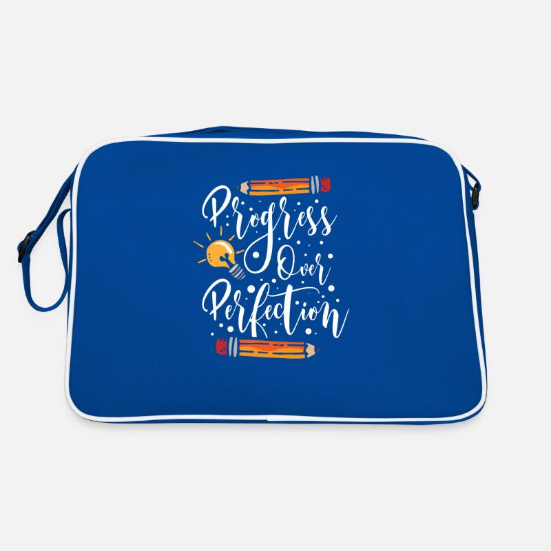 Les enseignants présentent le cours de formation des enseignants école d’enseignants Sac Retro