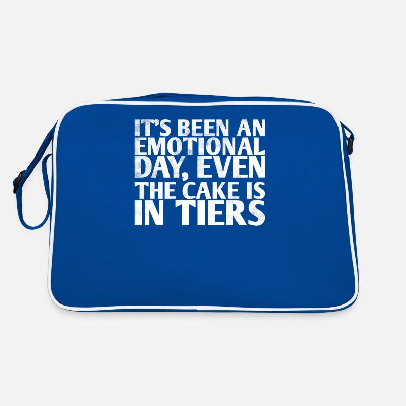 C’était une journée émouvante, même pour le gâteau Sac Retro