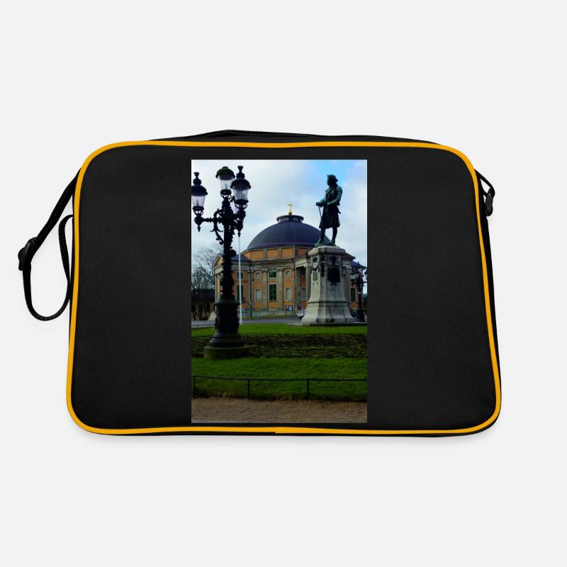 Der König vor der deutschen Kirche Retro Tasche