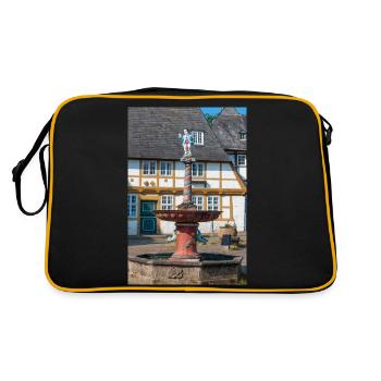 well on a historical market place Goslar - Retro Bag - black/gold - Back