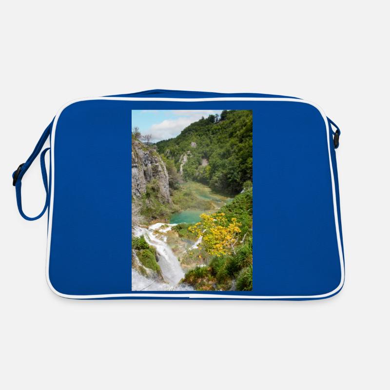 Cascade de Veliki Slap dans les lacs de Plitvice Sac Retro