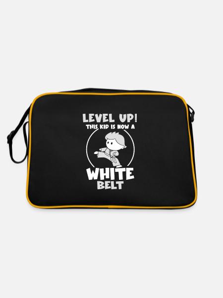 Level Up! This kid is now a white belt - Retro Tasche - Schwarz/Gold - Hinten