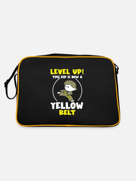 Level Up! This kid is now a yellow belt - Retro Tasche - Schwarz/Gold - Hinten