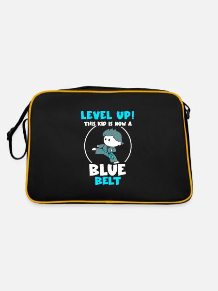 Level Up! This kid is now a blue belt - Retro Tasche - Schwarz/Gold - Hinten