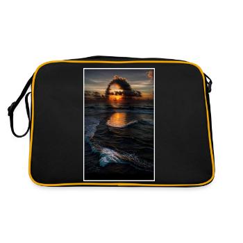 Mona Lisa painting as reviewed by Nature - Retro Bag - black/gold - Back