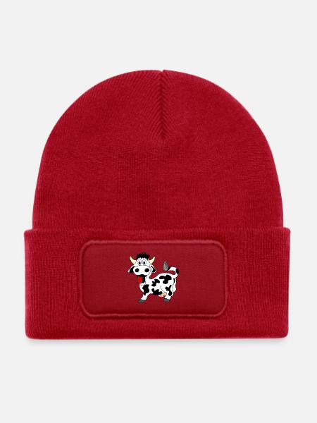Fröhliche schwarz-weiße Kuh mit Zunge aus dem Maul - Kinder Recycelter Patch Beanie - klassisch Rot - Vorne