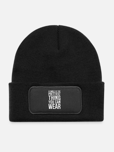 Ein Lächeln ist das Schönste, was man tragen kann - Kinder Recycelter Patch Beanie - Schwarz - Vorne