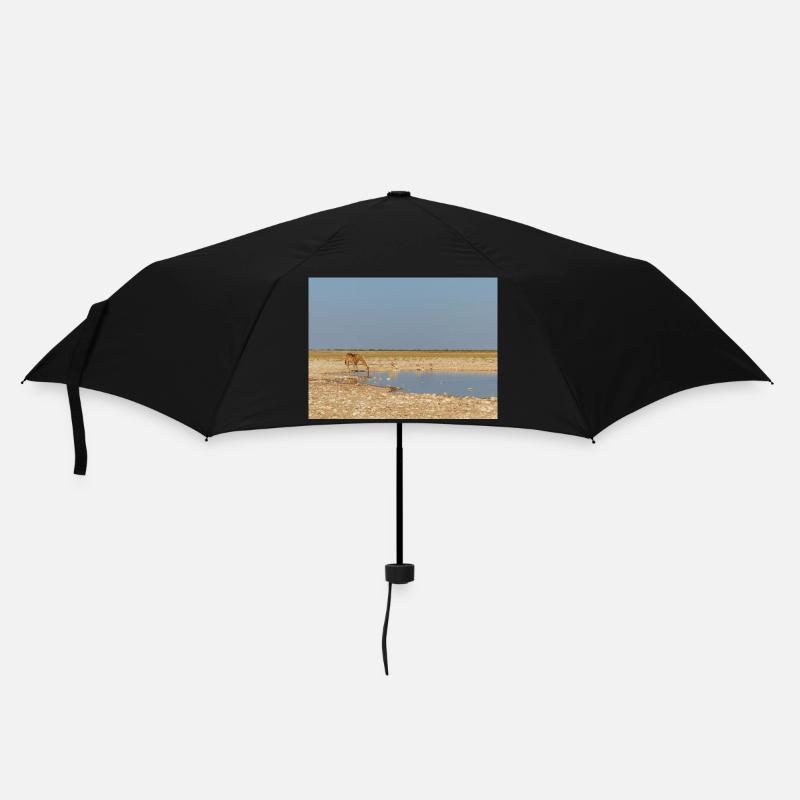 Giraffe und Landschaft im Etosha Nationalpark - Regenschirm (klein) - Schwarz