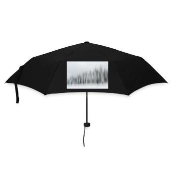 Une rangée de conifères enneigés dans un paysage hivernal en m - Parapluie standard - noir - Devant