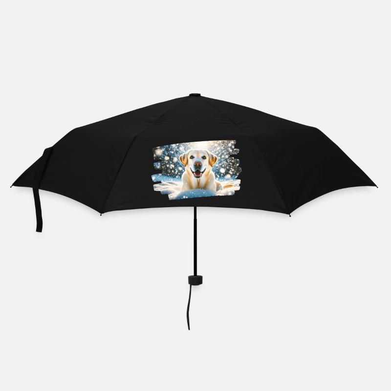 Labrador heureux dans la neige d’hiver - Parapluie standard - noir