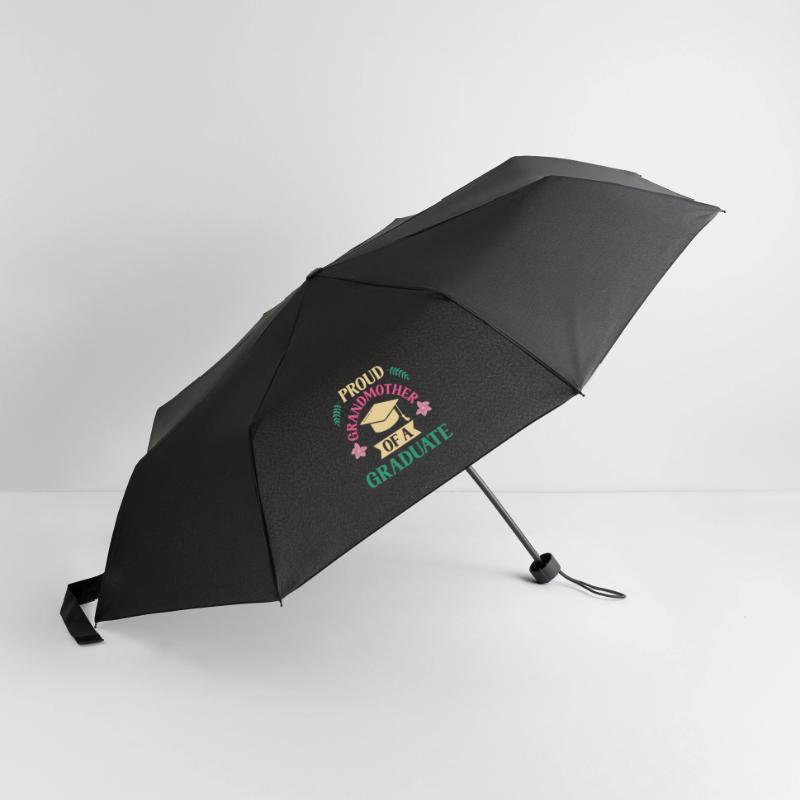 Stolze Großmutter Eines Absolventen Absolvent Regenschirm (klein)