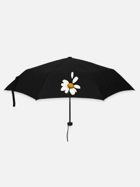 Margerite mit fliegenden Blütenblättern Design - Regenschirm (klein) - Schwarz