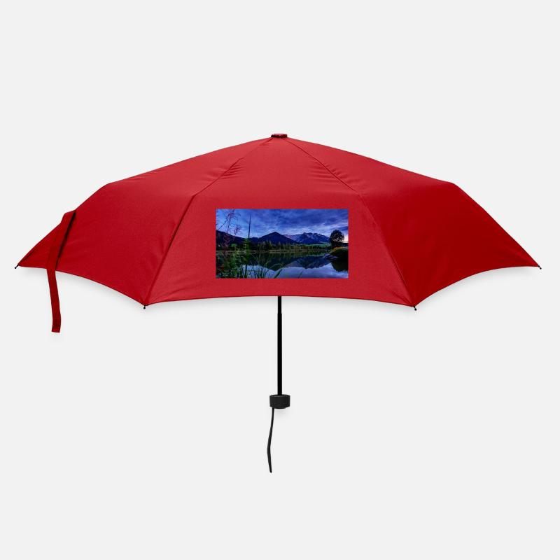 Nachtblick am Bergsee Blau - Regenschirm (klein) - Rot