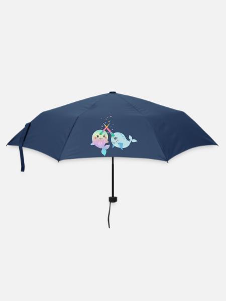 Verliebte Narwale mit Regenbogenhörnern - Regenschirm (klein) - Navy