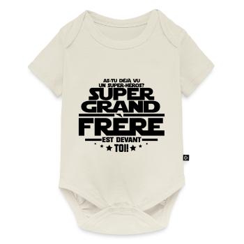 un super héros super grand frère - Body à manches courtes Premium Bébé - blanc cassé - Devant