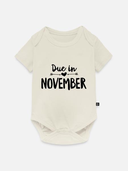 Fällig im November - Baby Premium Kurzarmbody - Naturweiß