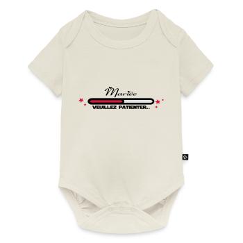 mariée veuillez patienter,citations,message - Body à manches courtes Premium Bébé - blanc cassé - Devant