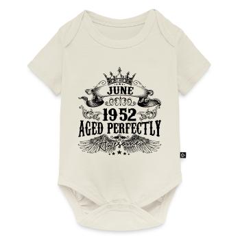 1952 | June Aged Perfectly 1952 Geburtstagsgeschenk - Baby Premium Kurzarmbody - Naturweiß - Vorne