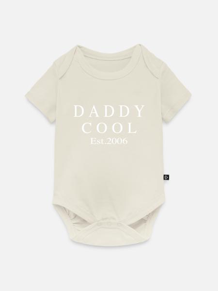 Daddy Cool est 2006 - Baby Premium Kurzarmbody - Naturweiß