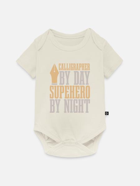 Kalligraph - Baby Premium Kurzarmbody - Naturweiß