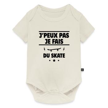 J'peux pas, je fais du skate, skateur, skateboard - Body à manches courtes Premium Bébé - blanc cassé - Devant