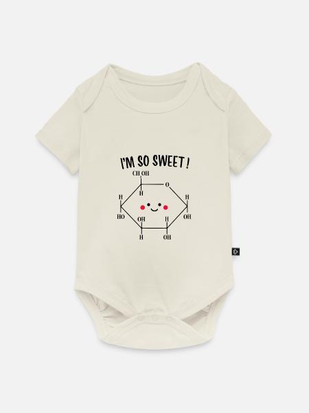 Lustiges I'M SO SWEET Zucker Saccharose Geschenk - Baby Premium Kurzarmbody - Naturweiß