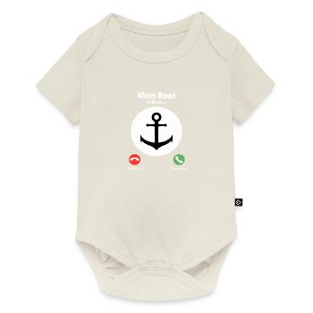 Mein Boot ruft an - witziges Tshirt - Baby Premium Kurzarmbody - Naturweiß - Vorne