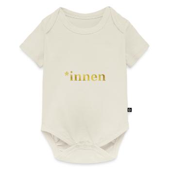 *innen idée cadeau or féminisme Journée internationale de la femme - Body à manches courtes Premium Bébé - blanc cassé - Devant