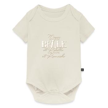 Mieux vaut être belle et rebelle / humour - Body à manches courtes Premium Bébé - blanc cassé - Devant