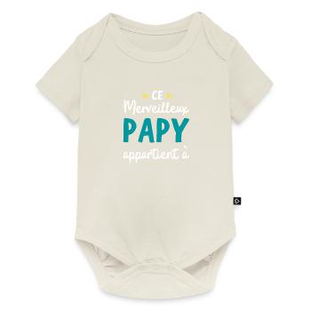 CE MERVEILLEUX PAPY APPARTIENT À PERSONNALISÉ - Body à manches courtes Premium Bébé - blanc cassé - Devant