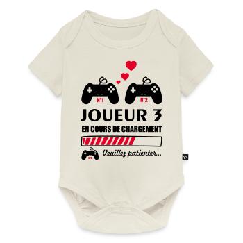 Joueur 3 en cours de chargement Veuillez patienter - Body à manches courtes Premium Bébé - blanc cassé - Devant