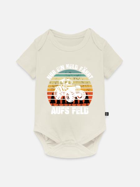 Traktor Bauer Held Fährt Aufs Feld Landwirt Shirt - Baby Premium Kurzarmbody - Naturweiß