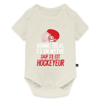 Homme idéal est un mythe sauf s'il est Hockeyeur - Body à manches courtes Premium Bébé - blanc cassé - Devant
