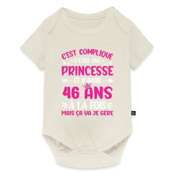 Une princesse et d'avoir 46 ans - Body à manches courtes Premium Bébé - blanc cassé - Devant