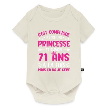 Une princesse et d'avoir 71 ans - Body à manches courtes Premium Bébé - blanc cassé - Devant