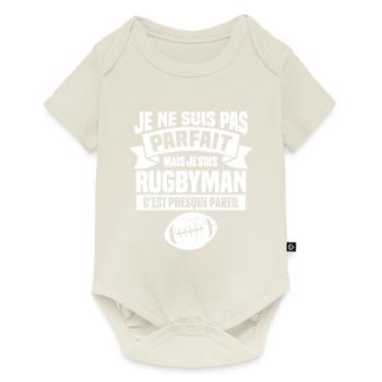 Pas parfait mais je suis rugbyman - Body à manches courtes Premium Bébé - blanc cassé - Devant