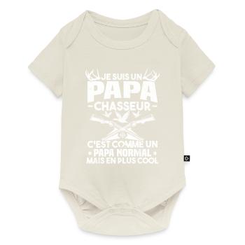 Un papa chasseur c'est comme un papa normal - Body à manches courtes Premium Bébé - blanc cassé - Devant