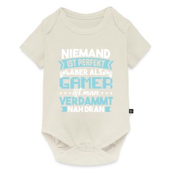 Niemand Ist Perfekt Aber Gamer Ist Gamer Nah Dran - Baby Premium Kurzarmbody - Naturweiß - Vorne