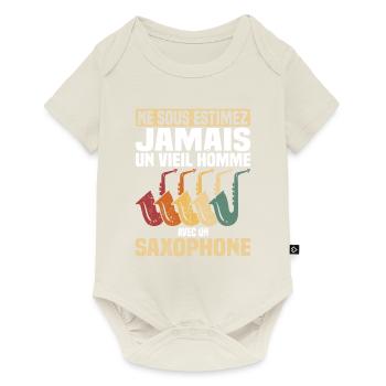 Un vieil homme avec un saxophone - Body à manches courtes Premium Bébé - blanc cassé - Devant
