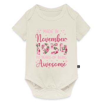 Novembre 1954 Anniversaire 70 Ans Pour Femmes - Body à manches courtes Premium Bébé - blanc cassé - Devant